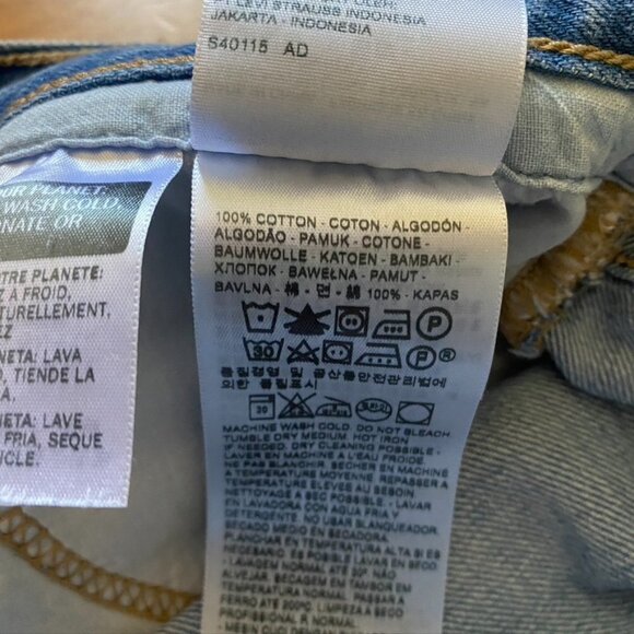 Levi’s Cinched Denim Rolled Shorts Vintage Style Light Wash - Picture 8 of 8